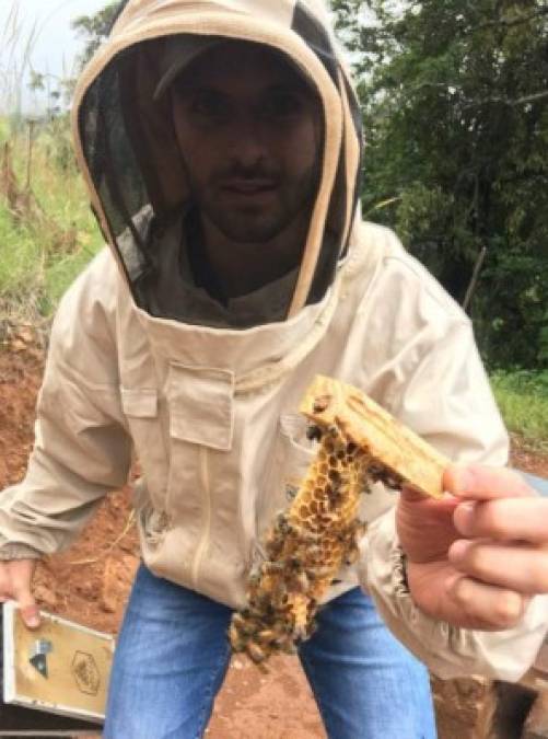 A través de su cuenta de Twitter, Imanol ha compartido sus nuevas pasiones, como la apicultura, las ovejas, las carreras de motos y la pintura.<br/><br/><br/>