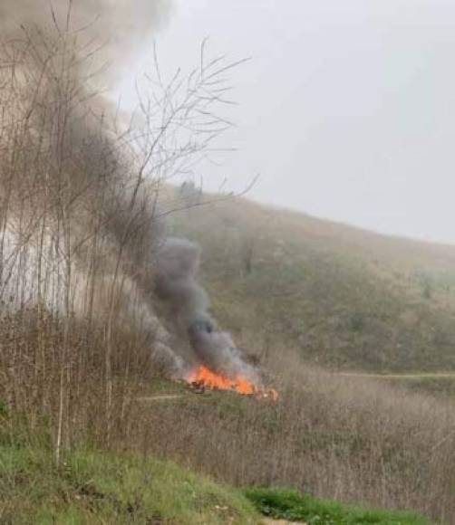 El ex basquetbolista salió a volar con una autorización especial a pesar de la densa niebla. Los bomberos recibieron la alerta minutos antes de las 10 de la mañana, para ese entonces las nueve personas que volaban en el helicóptero ya habían fallecido