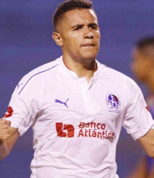 Roger Rojas: El delantero se podría convertir en nuevo legionario hondureño, la Liga Deportiva Alajuelense de Costa Rica lo pretende y el jugador lo confesó. Se mostró entusiasmado con la idea de emigrar al fútbol tico.