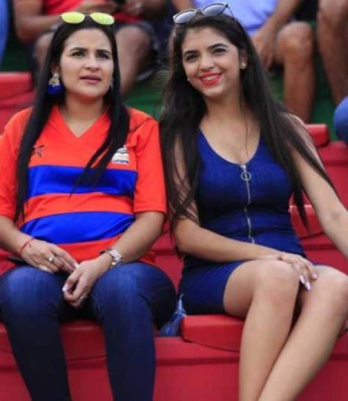 Al estadio Yankel Rosenthal siempre llegan lindas mujeres y ante la UPN no fue la excepción.