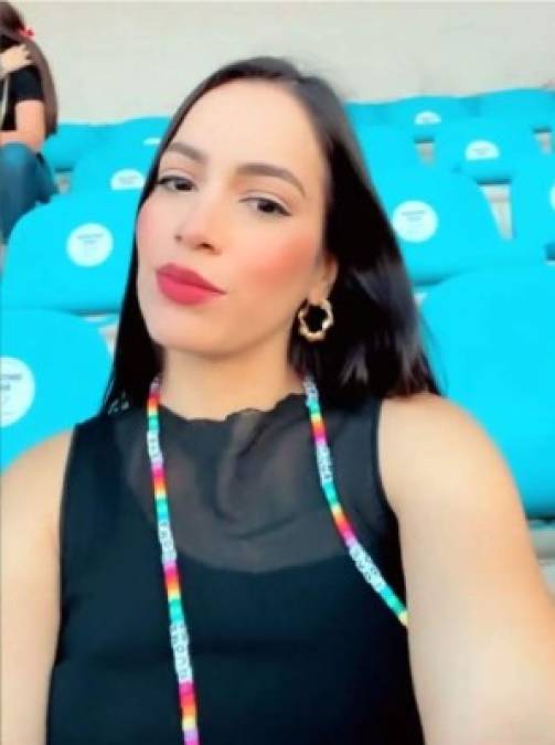 Érika Cabrera es la bella esposa de Mario Martínez, jugador del Marathón, que no jugó el clásico y también estuvo en las gradas del estadio Olímpico.