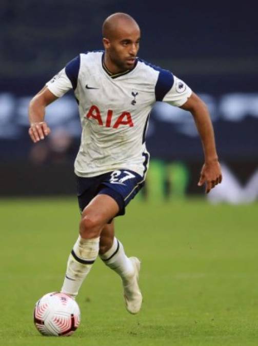 Lucas Moura también puede ser tomado en cuenta por Mourinho para formar ataque con cualquiera de los ha mencionados futbolistas. El brasielño de 28 años juega como extremo por las bandas y delantero centro.