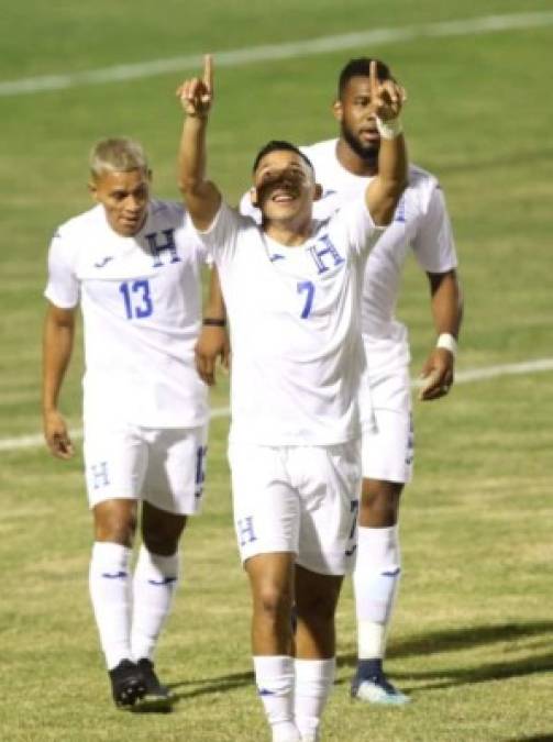 Emilio Izaguirre celebrando su golazo contra Puerto Rico.