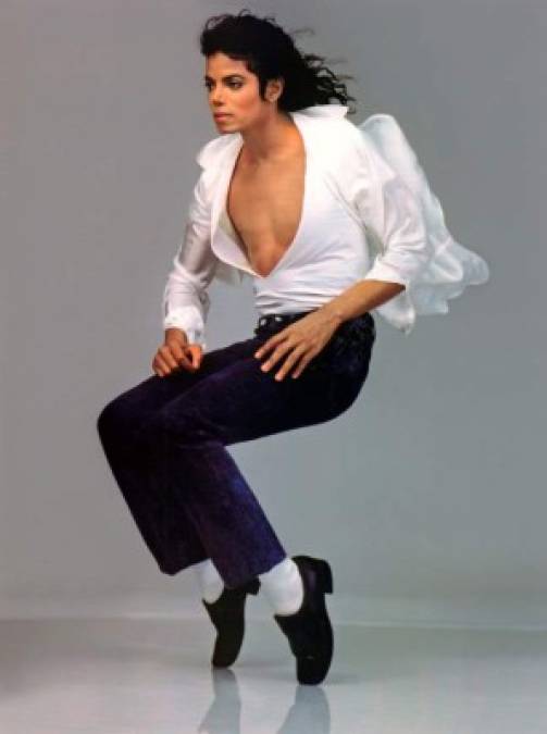 3. Sus excelentes aptitudes para el baile y el canto lo convirtieron pronto en el líder y vocalista de la banda familiar.<br/><br/>4. Sufrió los continuos maltratos de su padre, hecho que determinó su inestable y autoexigente personalidad y explica en parte su ambiguo apego a la infancia.<br/> <br/>5. Michael Jackson inició una trayectoria individual en 1971, año en que editó Got to Be There (1971), al que siguió Ben(1972). Ambos álbumes entraron con fuerza en las listas.