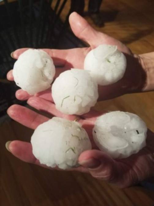 Las fuertes lluvias con granizo también afectaron el norte de Nueva York.