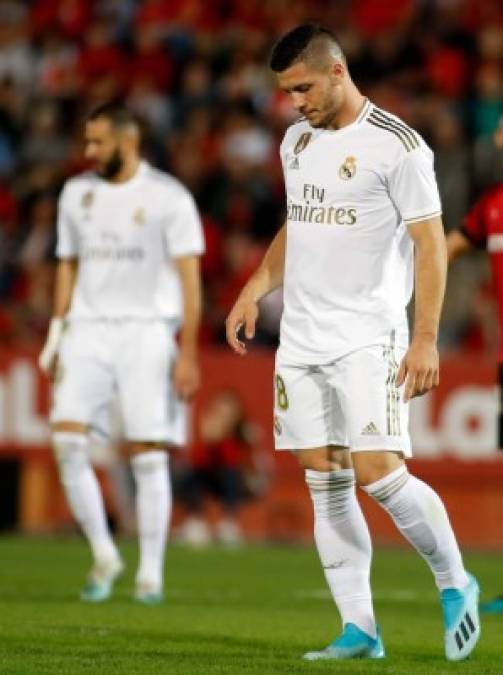 Luka Jovic, cabizbajo después del gol del Mallorca.