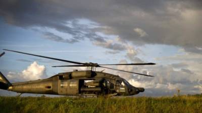 Helicóptero de las Fuerzas Armadas de Colombia en el aeropuerto de Carano, en Quibdó.