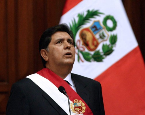 Muere expresidente peruano Alan García tras dispararse en la cabeza cuando iba a ser detenido