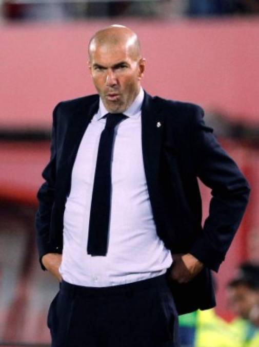 Los suspiros de Zidane a pie de campo durante el partido en Mallorca.