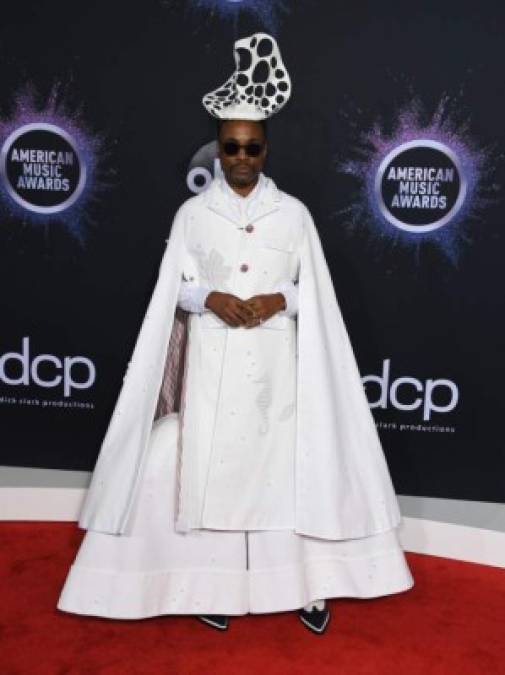 Como siempre Billy Porter acaparó las miradas, esta vez emulando el atuendo del papa con un toque moderno, ¿qué pensará Francisco?.