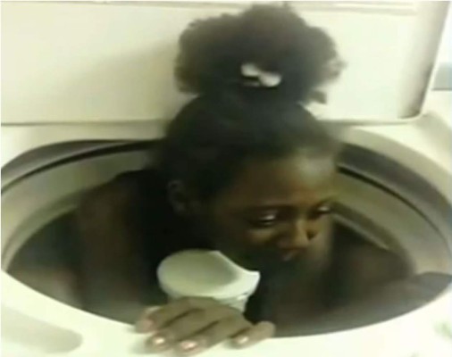 Video: Niña de 10 años queda atrapada en una lavadora