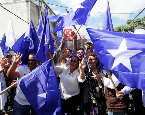 Nacionalistas salen a las calles a pedir por la paz y demostrar su apoyo a JOH