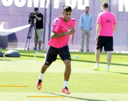 Neymar ya se entrena con sus compañeros