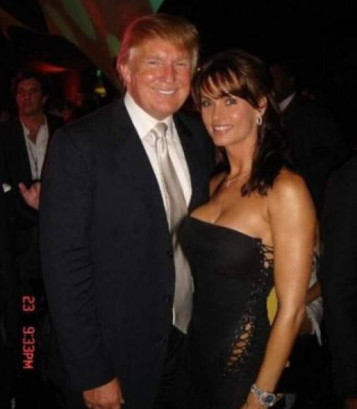 La ex modelo también que tras su primer encuentro íntimo con Trump, el magnate intentó pagarle, pero ella rechazo recibir dinero.<br/><br/>Sin embargo, luego firmó un acuerdo de silencio sobre su relación por el que el abogado del magnate le pagó 150 mil dólares.