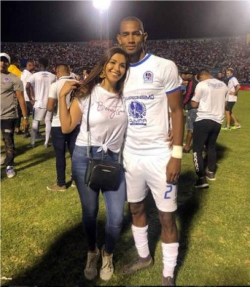 Jerry Bengtson - El delantero hondureño del Olimpia tiene una bonita relación con su esposa Yarely Espinal.