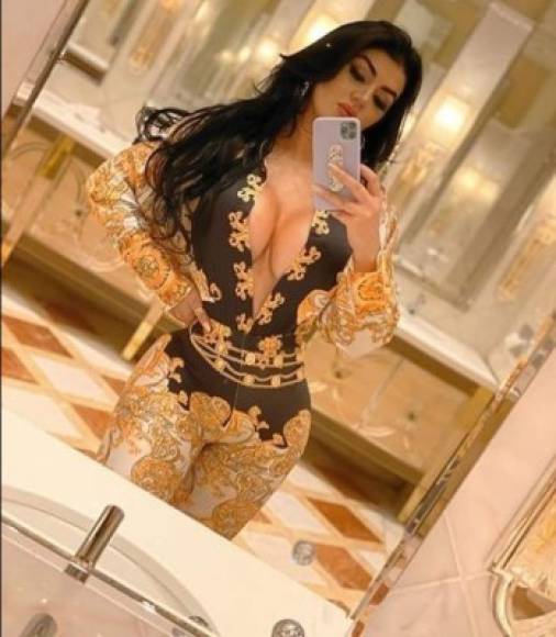 La también empresaria se popularizó por subir fotografías de su curvilínea figura, misma que le ganó el apodo de “la Kardashian mexicana”.