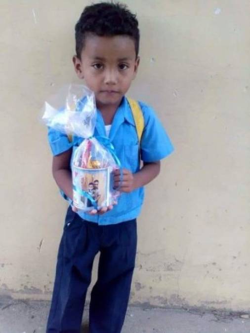 El pequeño Yordy ya recibió su primer regalo en esta fecha tan especial.