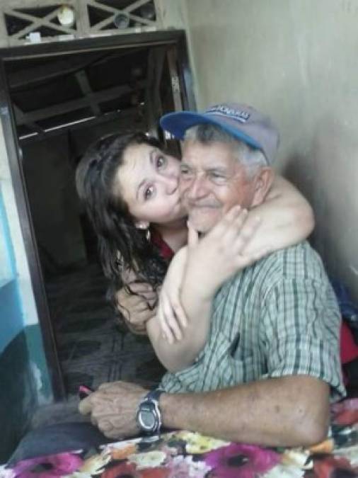 Breidy Sabillón publicó una fotografía con su abuelo y le escribió un hermoso mensaje, '¡Viejo, mi querido viejo! Con el mejor, mi abuelo, te amo. Feliz día del padre mi viejito querido'.