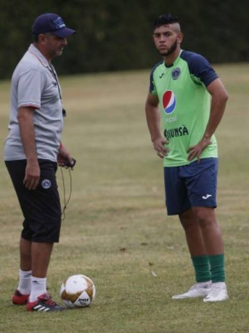 Josué Villafranca: El delantero hondureño no sigue en el Motagua y será cedido a préstamo. Se menciona que el Real de Minas sería su nuevo destino.