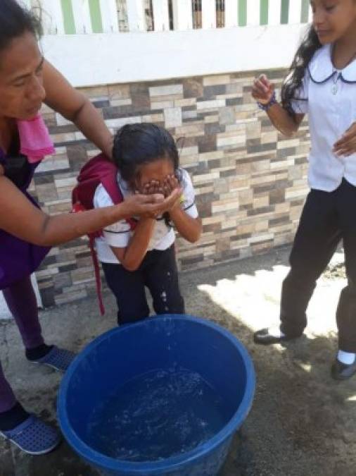 Varios niños han resultado afectados por los gases lacrimógenos lanzados por la policía. Foto: La Prensa de Nicaragua.