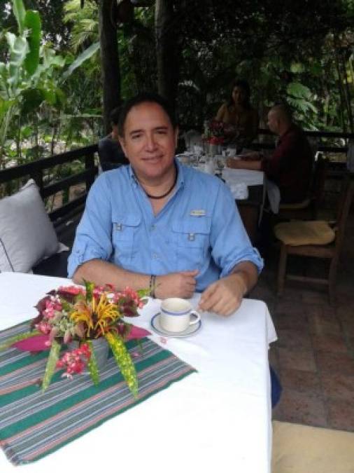 Guillermo Anderson recorrió todos los rincones de Honduras a donde llevaba su música, su alegría y el amor por su tierra. Esta foto tomada el 24 de enero de 2015 en la hacienda San Lucas, Copán Ruinas, disfrutando de una rica taza de café.