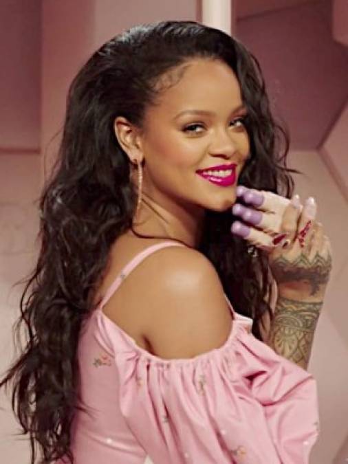 Robyn Rihanna Fenty -su nombre real- ha engrosado su cartera considerablemente desde que fue considerada la cantante más rica del mundo en 2019, en su mayor parte por las ganancias de su empresa de belleza, Fenty Beauty, en la que posee el 50 % del capital.<br/>