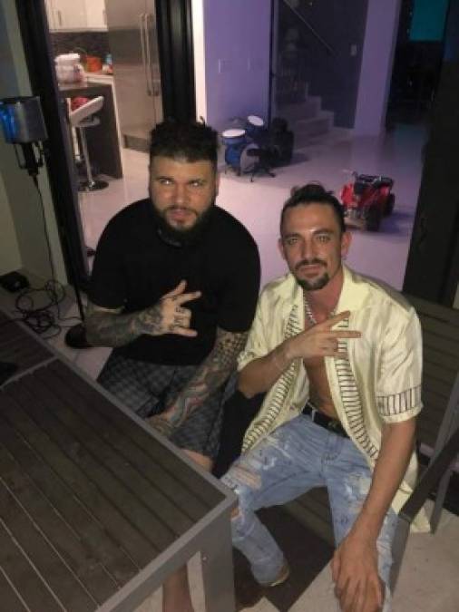 Dimitri Vegas y Like Mike están cocinando varias colaboraciones con latinos como Farruko y Tekashi.