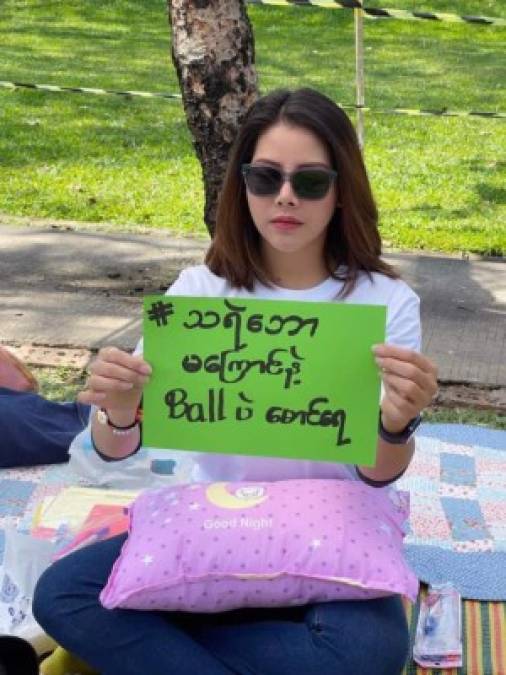 Htar Htet Htet comenzó a participar activamente en la campaña de desobediencia civil en Facebook. 'No hago política. Mi objetivo es acabar con esta dictadura', escribió.