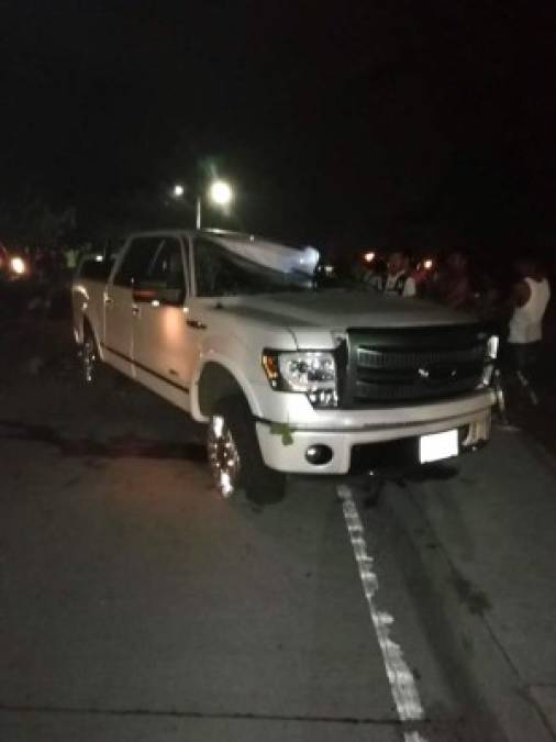 Según versiones de testigos, el carro en el que se conducía Mateo Moreno se salió del carril en el que iba y dio tres vueltas, hasta quedar atravesado en la calle.