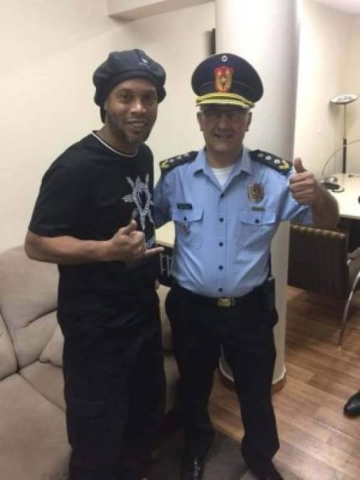Ronaldinho y su hermano están imputados por un presunto delito de uso de documentos públicos de contenido falso, con expectativa de pena de hasta cinco años de cárcel.