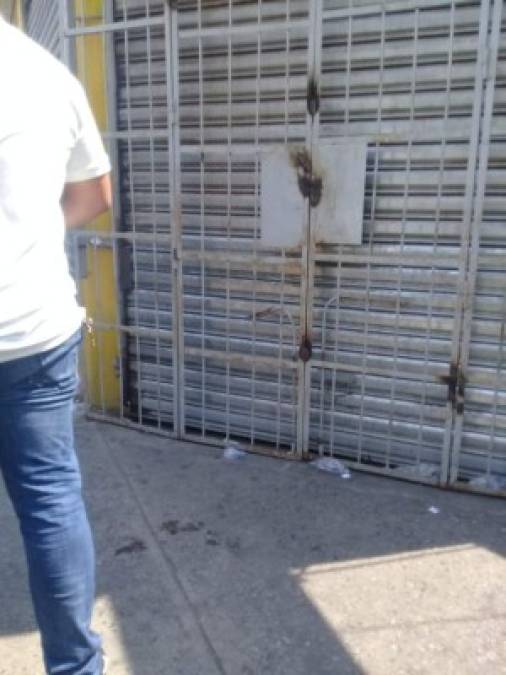 Algunos instalaron rejas adicionales en un esfuerzo por evitar ser víctimas de saqueo.