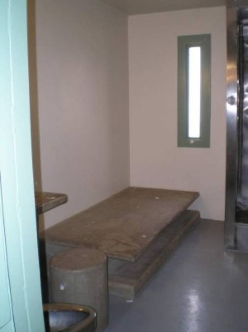 Conocida como la 'Alcatraz de las Montañas Rocosas', esta prisión de máxima seguridad ubicada en Colorado, alberga a los condenados más peligrosos de Estados Unidos, incluyendo terroristas y narcotraficantes.