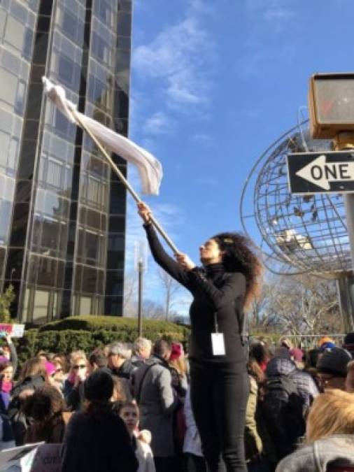 Alinejad también es fundadora del movimiento My Stealthy Freedom, que anima a las mujeres a quitarse el hijab, el velo musulmán que cubre la cabeza.