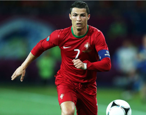Cristiano Ronaldo, condecorado en Portugal como hijo pródigo
