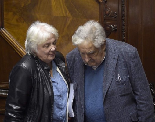 Esposa del exmandatario José Mujica asume como vicepresidenta de Uruguay