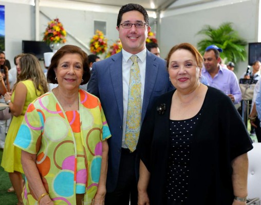 Histórico brindis por el proyecto Panorama