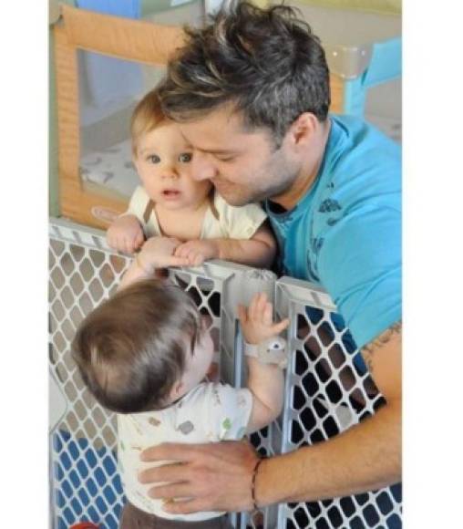 Desde el nacimiento de los gemelos Matteo y Valentino, hijos de Ricky Martin , se ha especulado que Eglantina Zigg es la madre biológica de los pequeños y no es para menos, al conocer su belleza y rasgos.