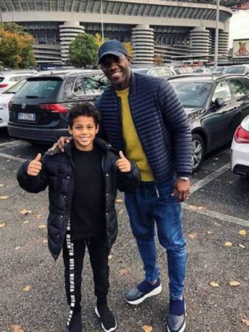 David Suazo con su hijo previo a un partido del Inter.