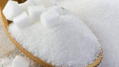 Regule el consumo de azúcar natural y en los alimentos.