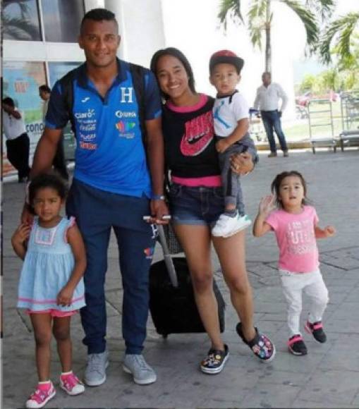 Mirka Leiva es la esposa del capitán del Olimpia, Ever Alvarado, y juntos tienen una bonita familia.