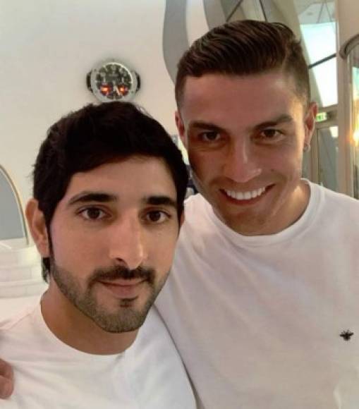 Entre sus amistades más cercanas se encuentra la estrella del Juventus, Cristiano Ronaldo, quien pasó sus vacaciones de año nuevo en Dubái.