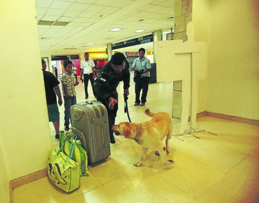 Implementarán nuevos controles en aeropuertos para viajar a EUA