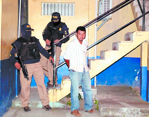 Detienen a un policía hondureño cuando asaltaba a dama