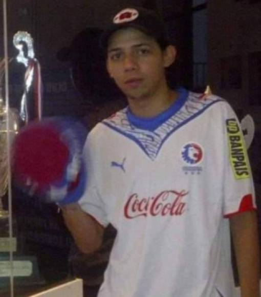 Otro de los jovénes que perdió la vida en las afueras del estadio Nacional de Tegucigalpa es Carlos Fernando Alvarado, aficionado del Club Olimpia.