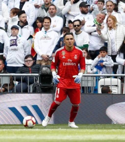 Keylor Navas: El portero tico ha sido respaldado por Zidane, pero será el costarricense el que decida si va a seguir o se irá del Real Madrid. La prensa de España informa que Zidane lo quiere como segundo portero en la próxima campaña.