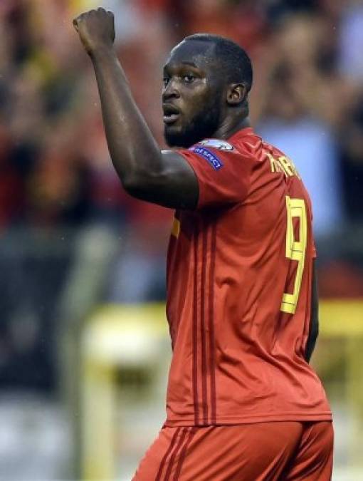 Romelu Lukaku dejó entrever su salida del Manchester United al Inter de Milán en declaraciones a Mediaset. 'Es bueno que Conte haya ido al Inter, para mí, es el mejor entrenador del mundo. En cuanto a mi futuro, ya tomé una decisión', declaró el delantero belga.