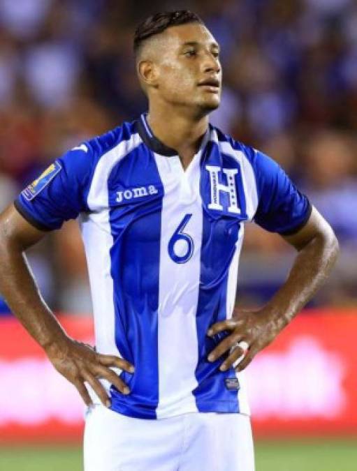 Bryan Acosta: El Tenerife rechazó una oferta del FC Dallas de Estados Unidos, equipo en donde milita el catracho Maynor Figueroa. Medios indican que el club de la MLS ofreció 48 millones de euros por el volante pero en España los rechazaron.