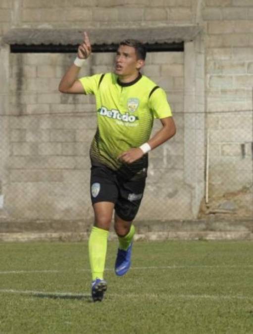 Rembrandt Flores: El mediocampista de 22 años de edad es una de las altas que tendrá el Olimpia para el próximo torneo. El joven estuvo cedido a préstamo en el Real de Minas en las últimas campañas y regresa al club olimpia, dueño de su ficha.