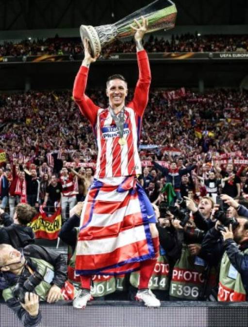 El delantero español Fernando Torres anunció su retiro como futbolista profesional en un comunicado a través de las redes sociales: 'Tengo algo muy importante que anunciar. Después de 18 años emocionantes, ha llegado el momento de poner fin a mi carrera. El próximo domingo 23 daré una conferencia de prensa en Tokio para explicar todos los detalles. Nos vemos allí'. Actualmente ha estado jugando en el Sagan Tosu de la J1 League de Japón.