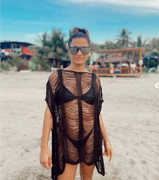 Julieta Defis - La novia de Álvaro Klusener, delantero argentino del Platense, disfrutó de las playas de Puerto Cortés.